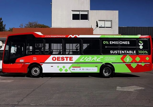 Comenzó a circular el bus eléctrico desarrollado por la Facultad de Ingenierá de la UNLP